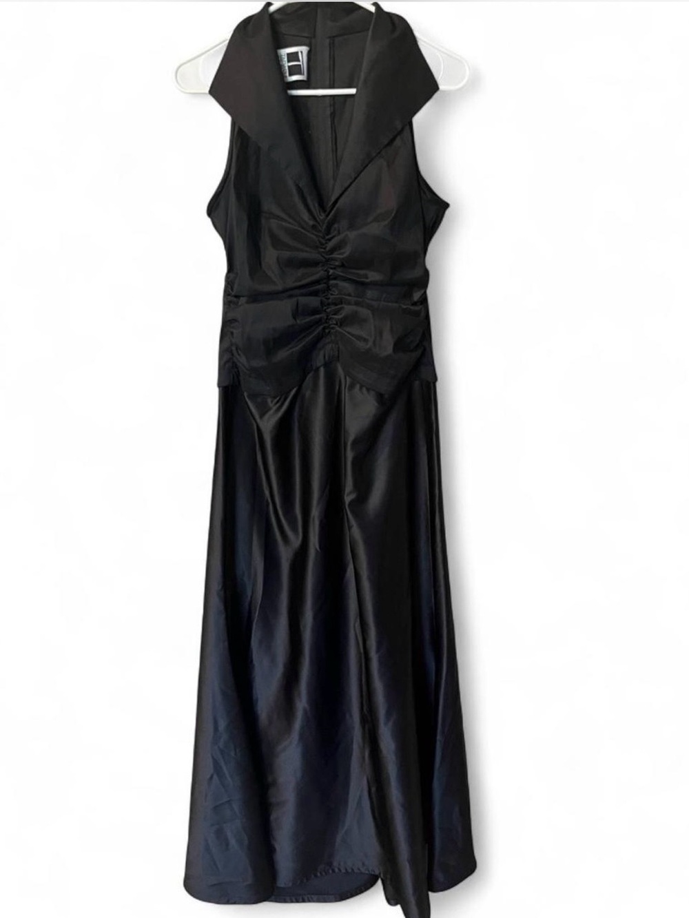 Tadashi Elegant Black Sleeveless Evening Dress with Gathered Bodice